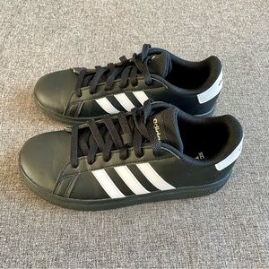 Kid’s Adidas Grand Court 2.0 Lace Up Sneakers Youth Size 3 Black and White